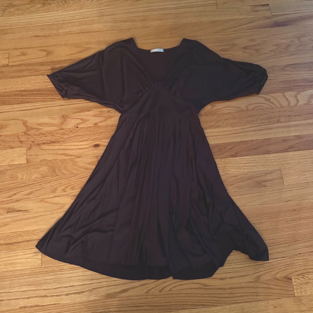 Soprano Dark Brown V-Neck Empire Waist Dress Small Short Sleeve Pleated D2366CA